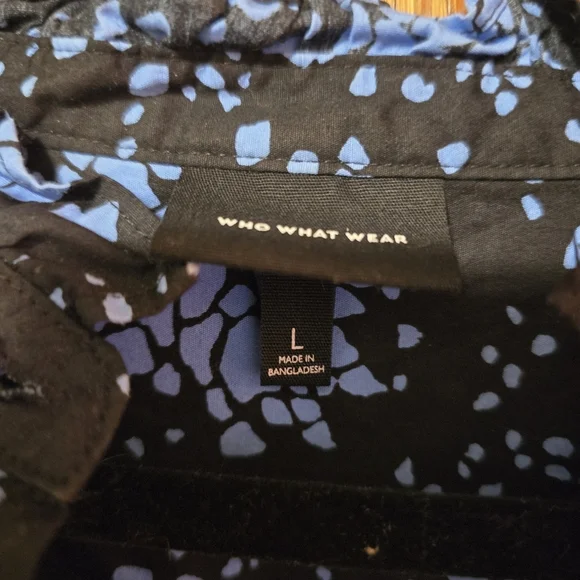 WHO WHAT WEAR Black & Light Blue Abstract Floral Button Down Blouse Size Large - Picture 12 of 15